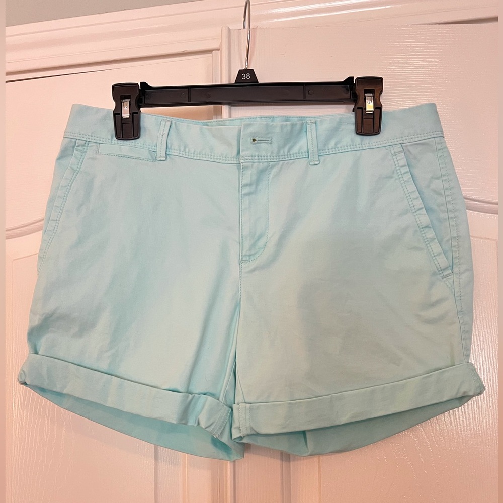 Banana Republic women’s shorts. Size 6 pretty light blue/teal color.
